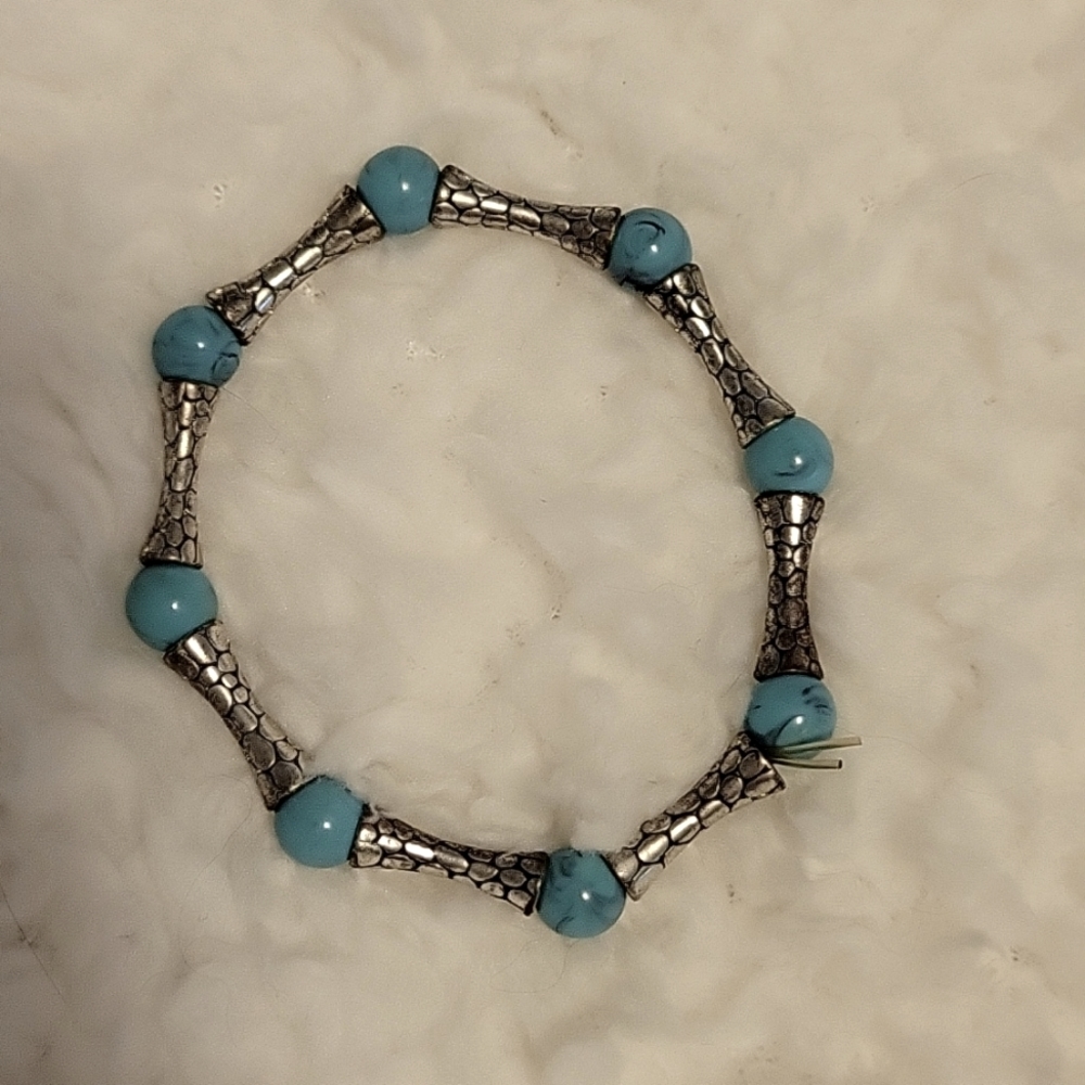 Stretchy turquoise and silver bracelet
